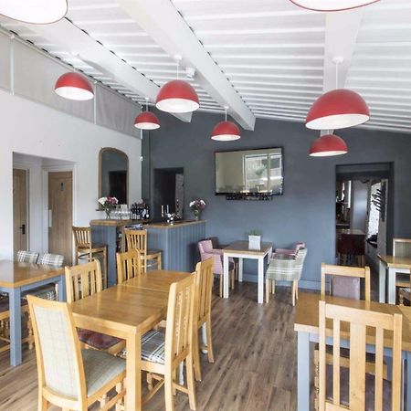 The Bell Inn Страуд Экстерьер фото